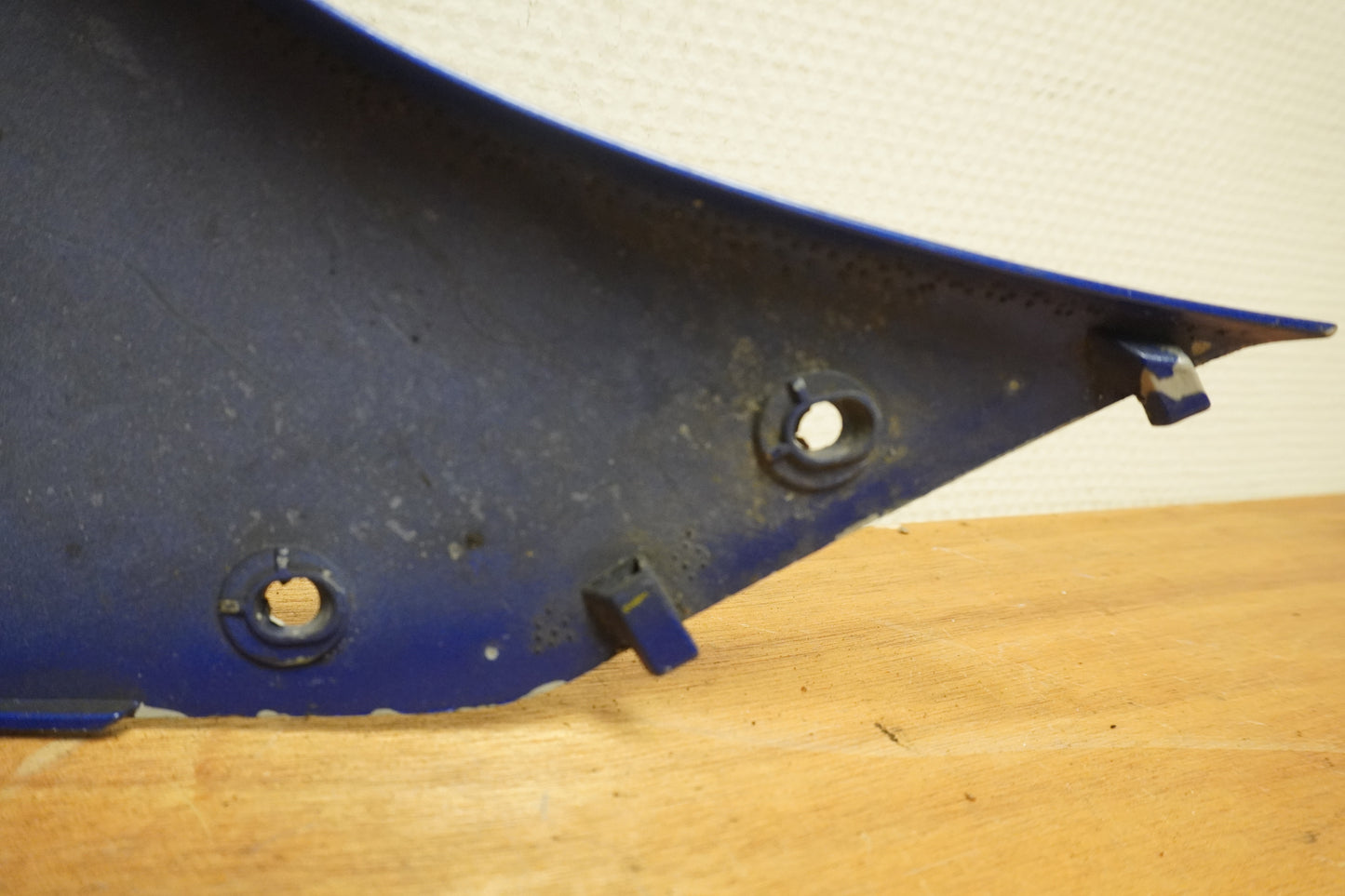 Snett uppifrån på Sidkåpa från en Yamaha YZF 1000 R1 -2010 motorcykel.