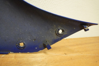 Snett uppifrån på Sidkåpa från en Yamaha YZF 1000 R1 -2010 motorcykel.