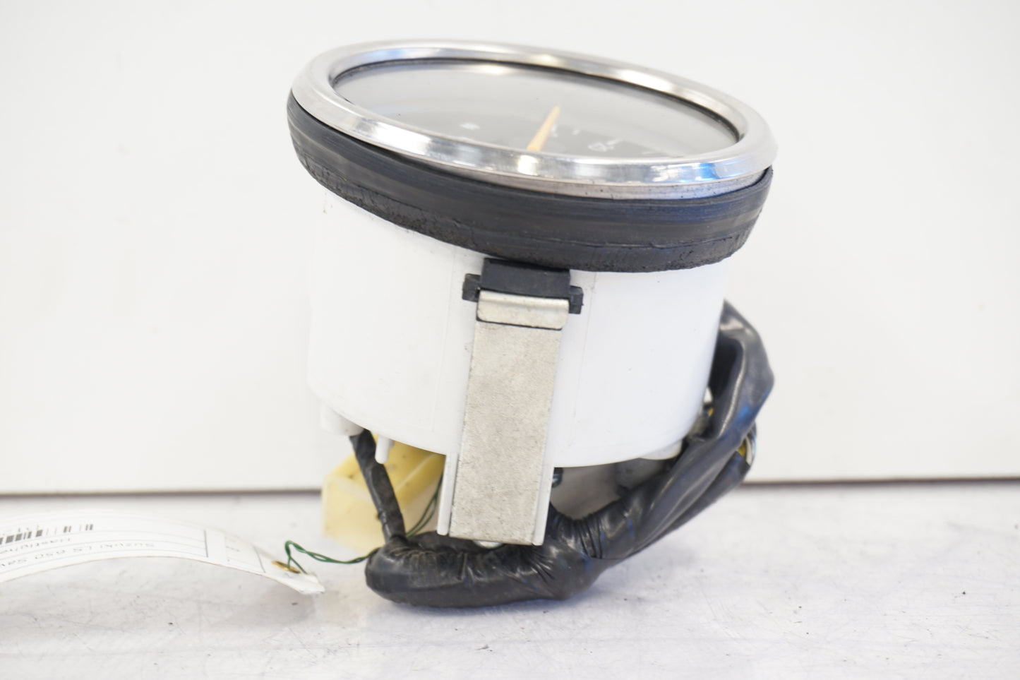 Höger sida på Hastighetsmätare från en Suzuki LS 650 -1999 motorcykel.