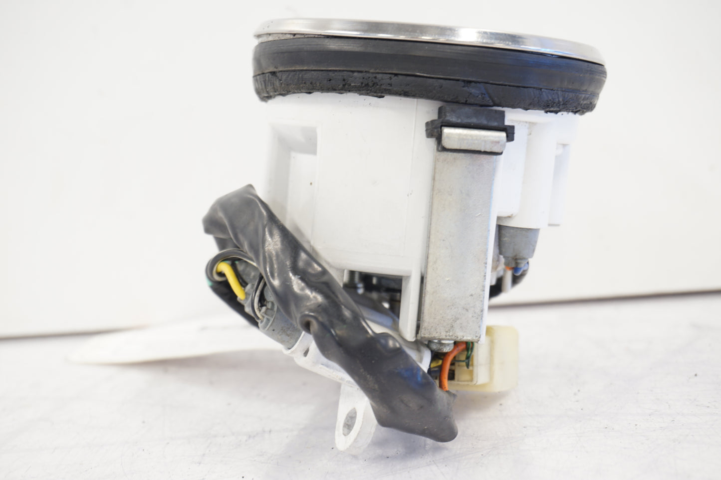 Snett uppifrån på Hastighetsmätare från en Suzuki LS 650 -1999 motorcykel.