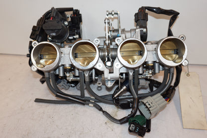 Snett uppifrån på Spjällhus från en Yamaha FZ-1 N -2009 motorcykel.