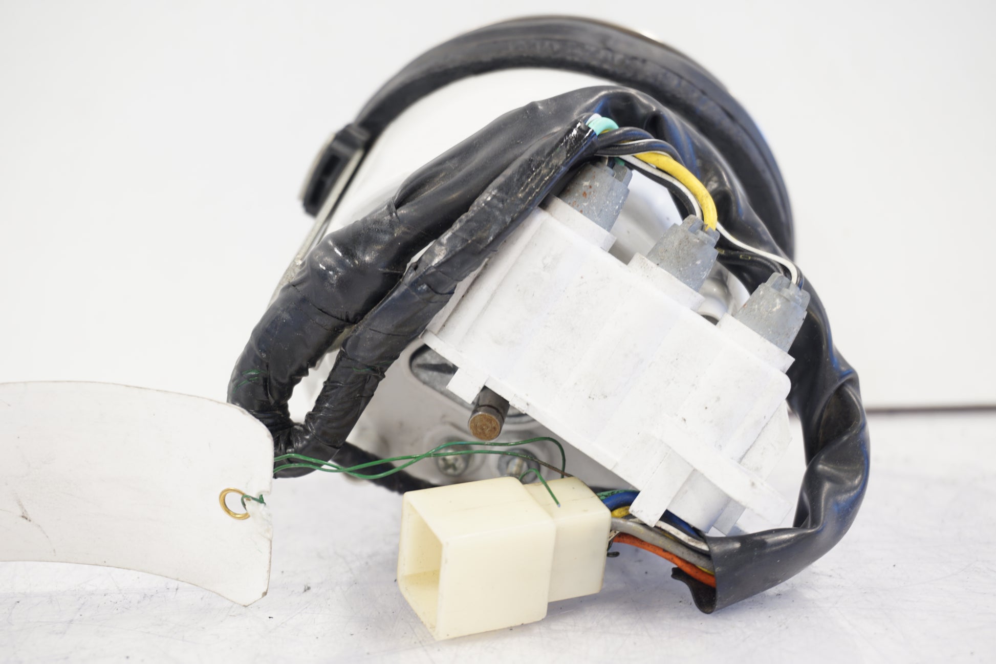 Snett nerifrån på Hastighetsmätare från en Suzuki LS 650 -1999 motorcykel.