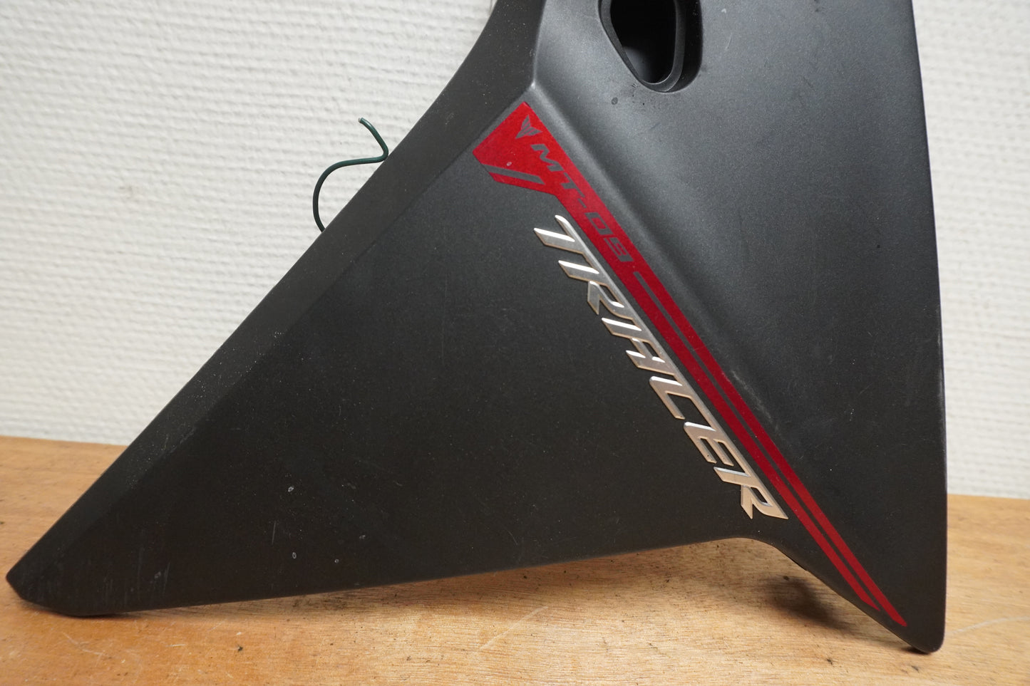 Baksidan på Sidkåpa från en Yamaha MT-09 Tracer -2016 motorcykel.