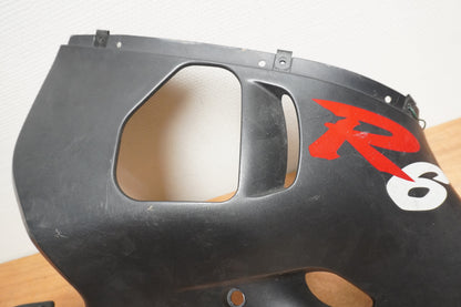 Baksidan på Magkåpa från en Yamaha YZF R6 -2000 motorcykel.