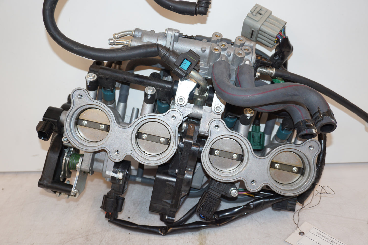 Framsidan på Spjällhus från en Yamaha FZ-8 -2011 motorcykel.