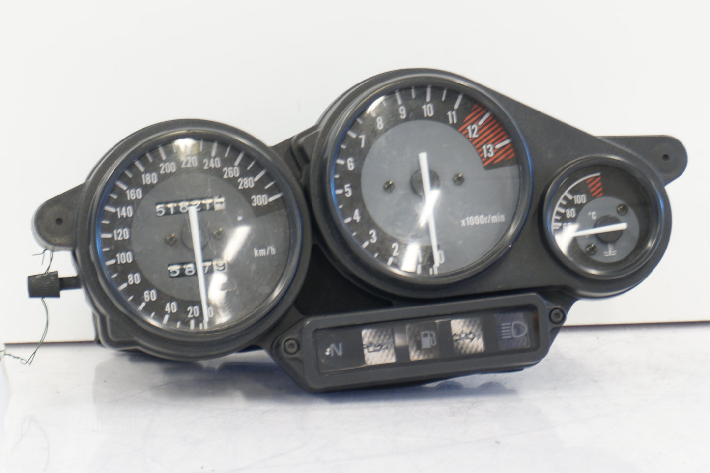 Framsidan på Instrumentpanel från en Yamaha YZF 1000 R -1997 motorcykel.