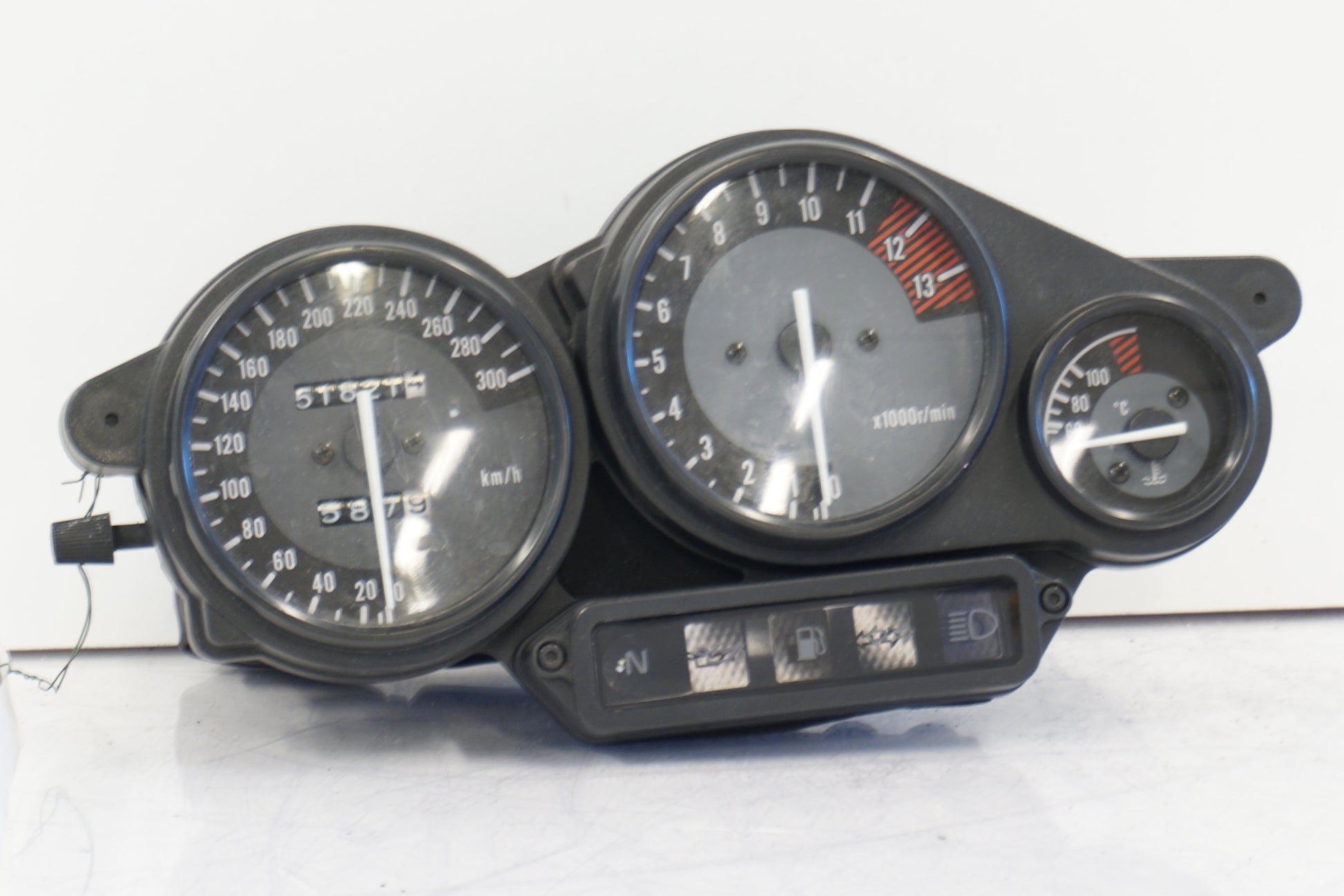 Framsidan på Instrumentpanel från en Yamaha YZF 1000 R -1997 motorcykel.