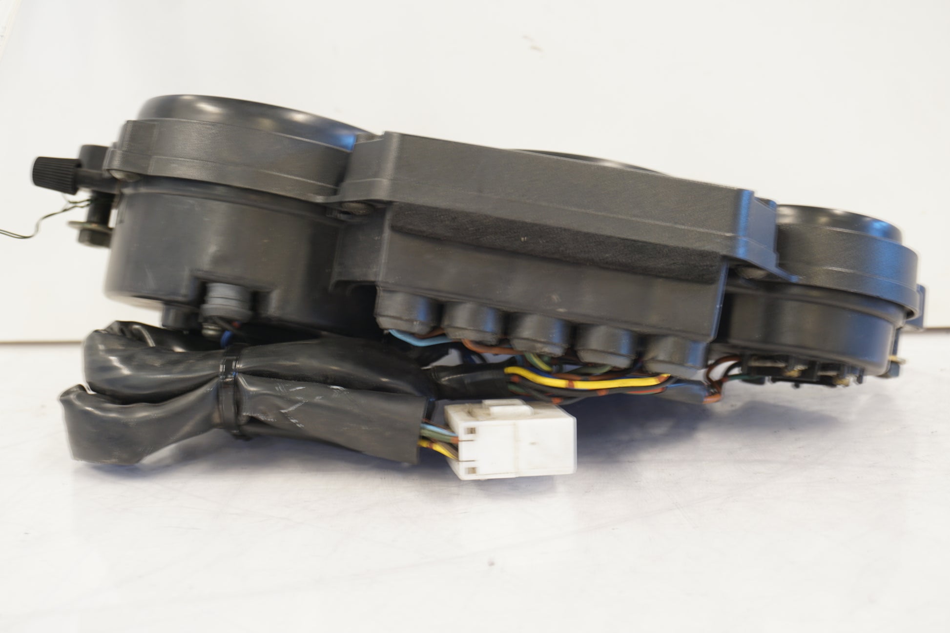 Baksidan på Instrumentpanel från en Yamaha YZF 1000 R -1997 motorcykel.