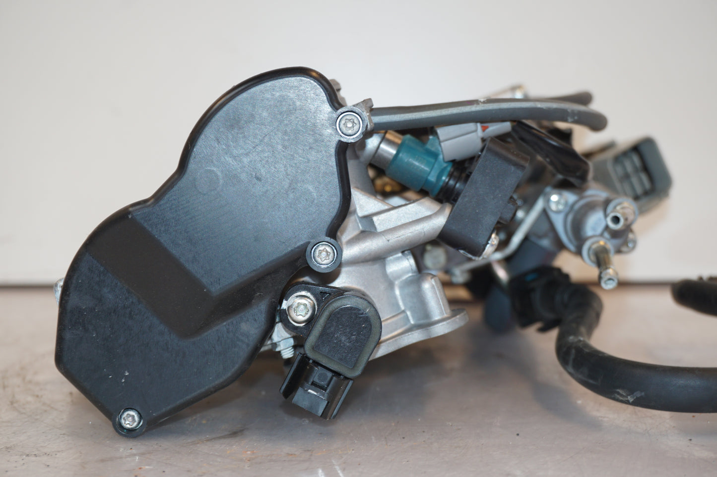 Extrabild3 på Spjällhus från en Yamaha FZ-8 -2011 motorcykel.