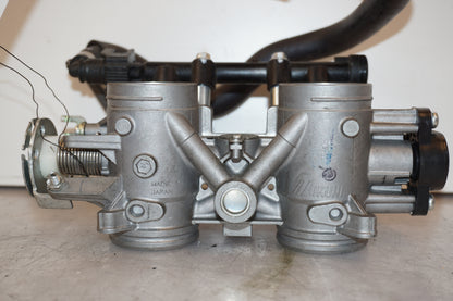 Höger sida på Spjällhus från en Yamaha MT-07 -2014 motorcykel.