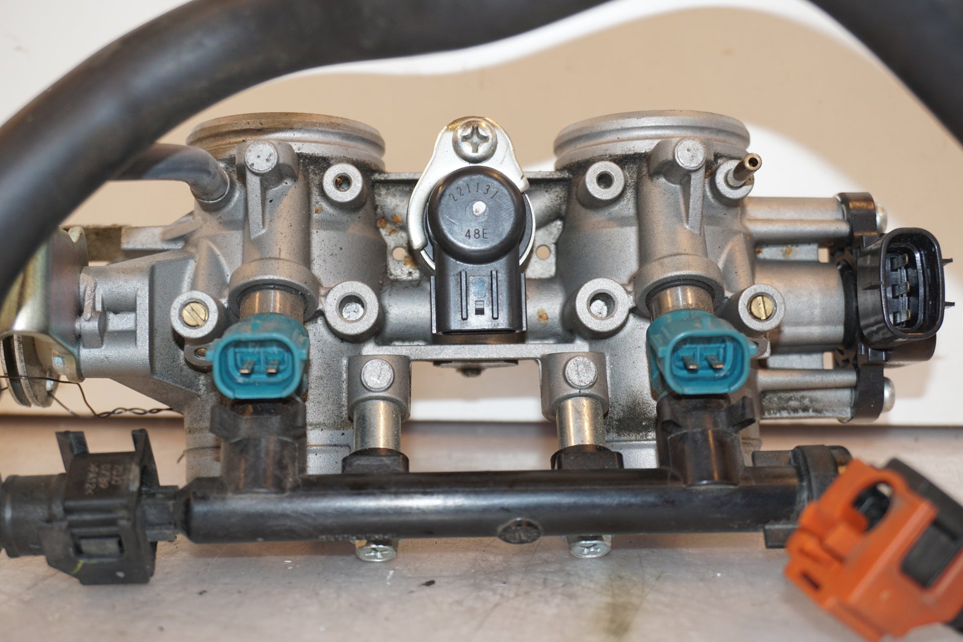 Snett nerifrån på Spjällhus från en Yamaha MT-07 -2014 motorcykel.