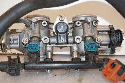 Snett nerifrån på Spjällhus från en Yamaha MT-07 -2014 motorcykel.