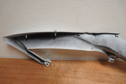 Snett uppifrån på Sidkåpa från en Yamaha YZF 1000 R1 -2007 motorcykel.