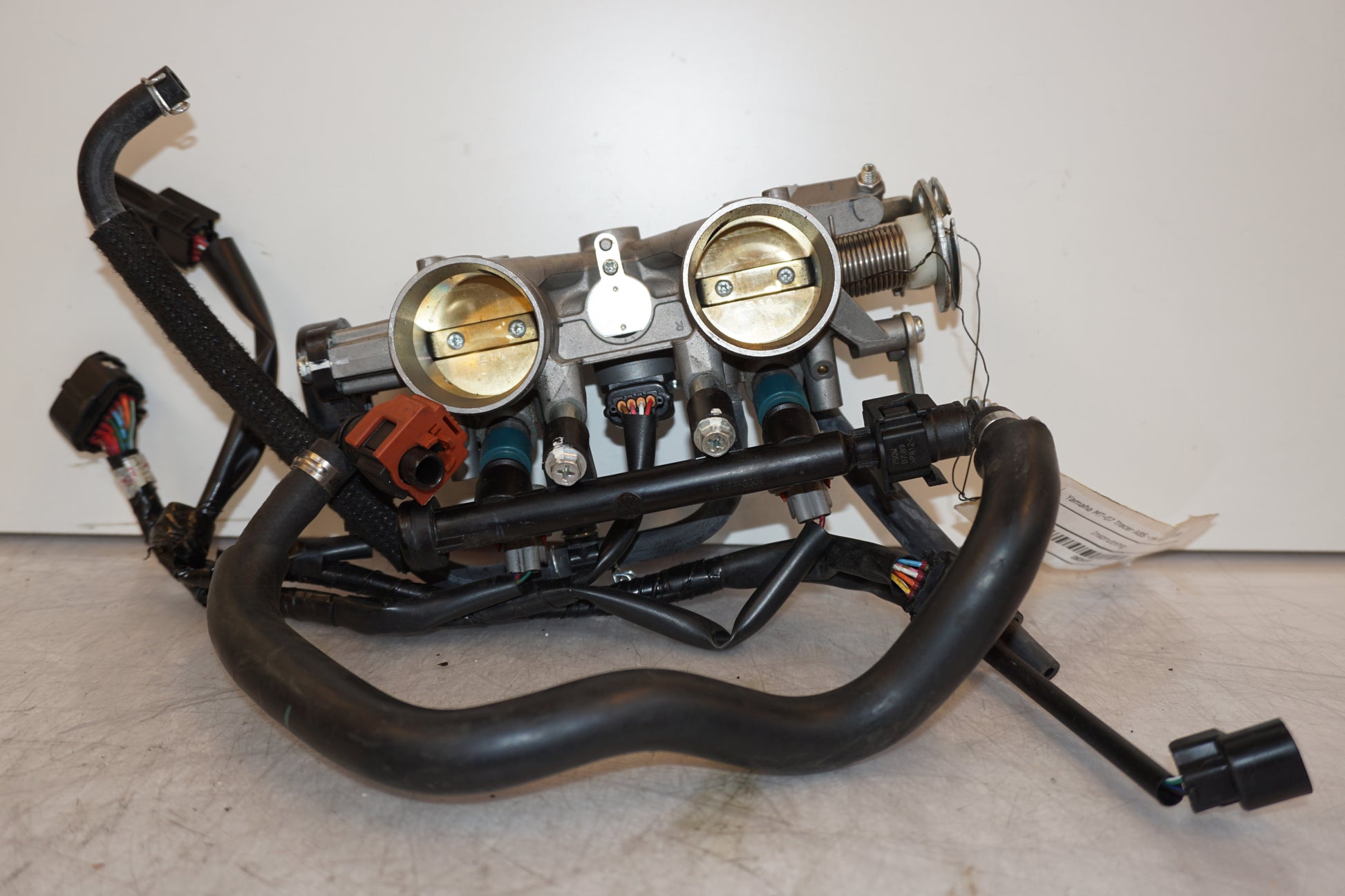 Framsidan på Spjällhus från en Yamaha MT-07 Tracer -2016 motorcykel.