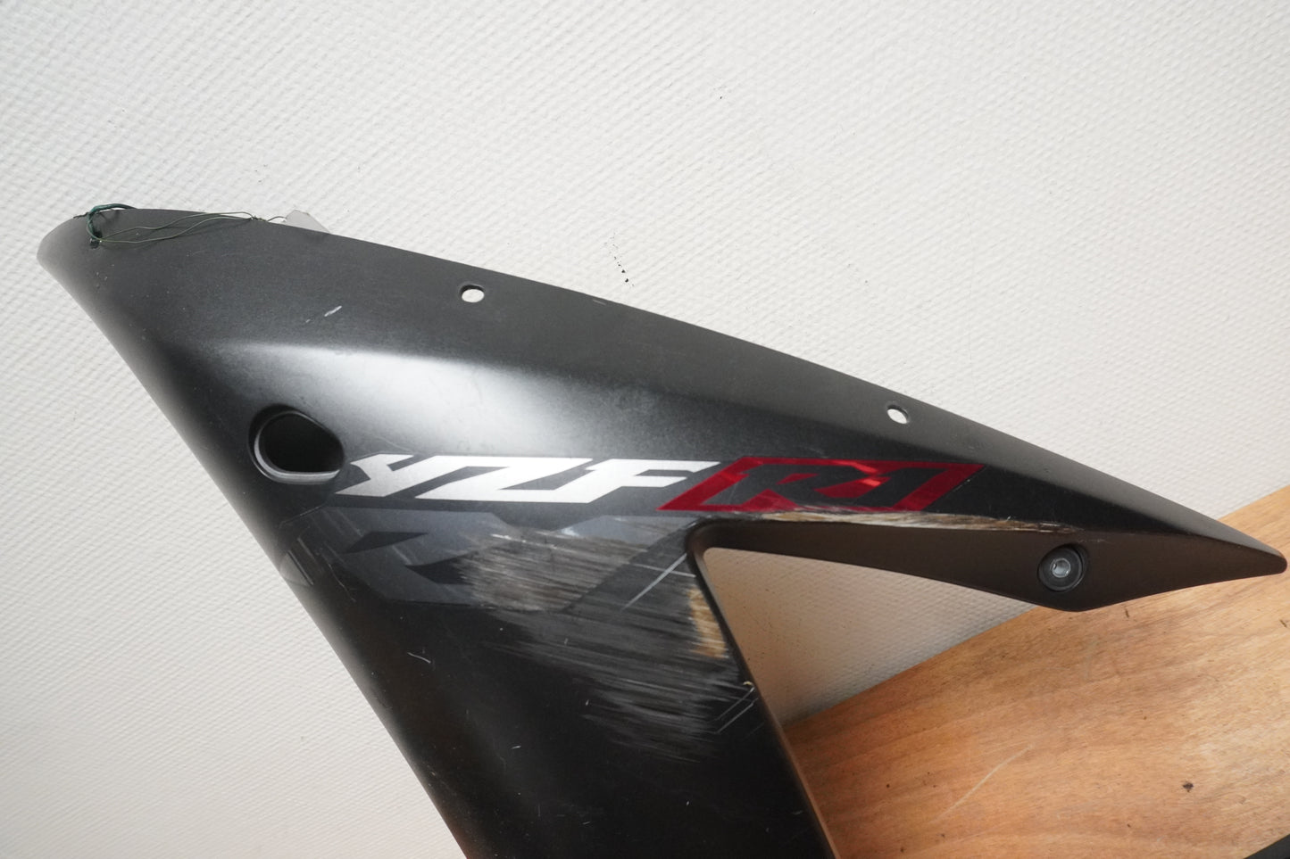 Baksidan på Sidkåpa från en Yamaha YZF 1000 R1 -2002 motorcykel.