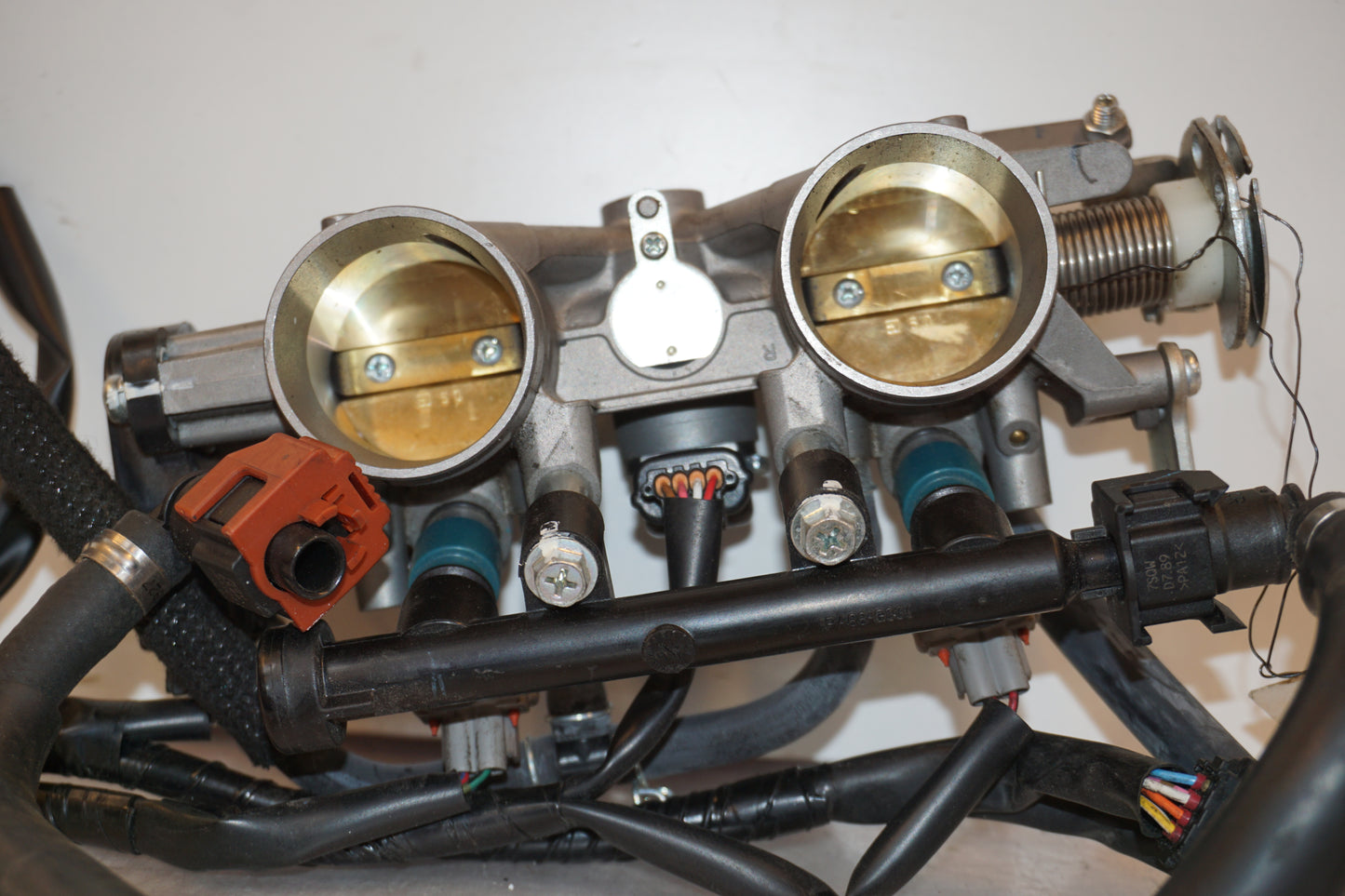 Baksidan på Spjällhus från en Yamaha MT-07 Tracer -2016 motorcykel.