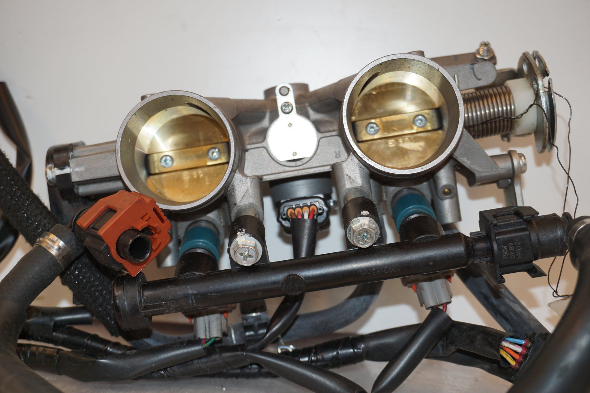 Baksidan på Spjällhus från en Yamaha MT-07 Tracer -2016 motorcykel.