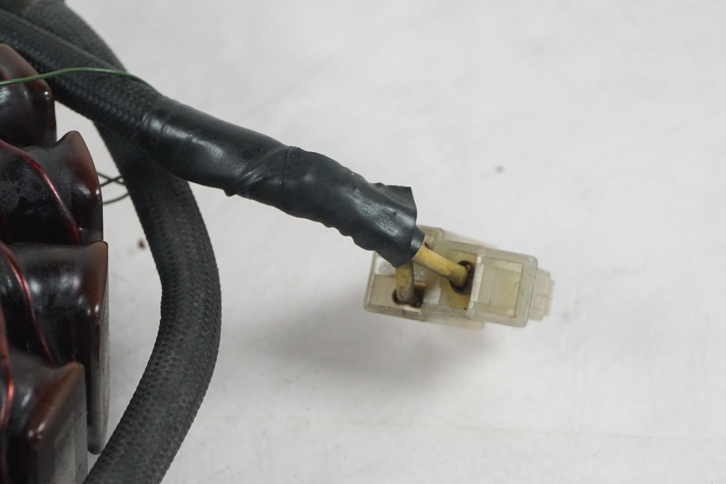 Baksidan på Generator från en Honda VTR 1000 F -1997 motorcykel.