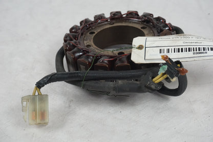 Höger sida på Generator från en Honda VTR 1000 F -1997 motorcykel.