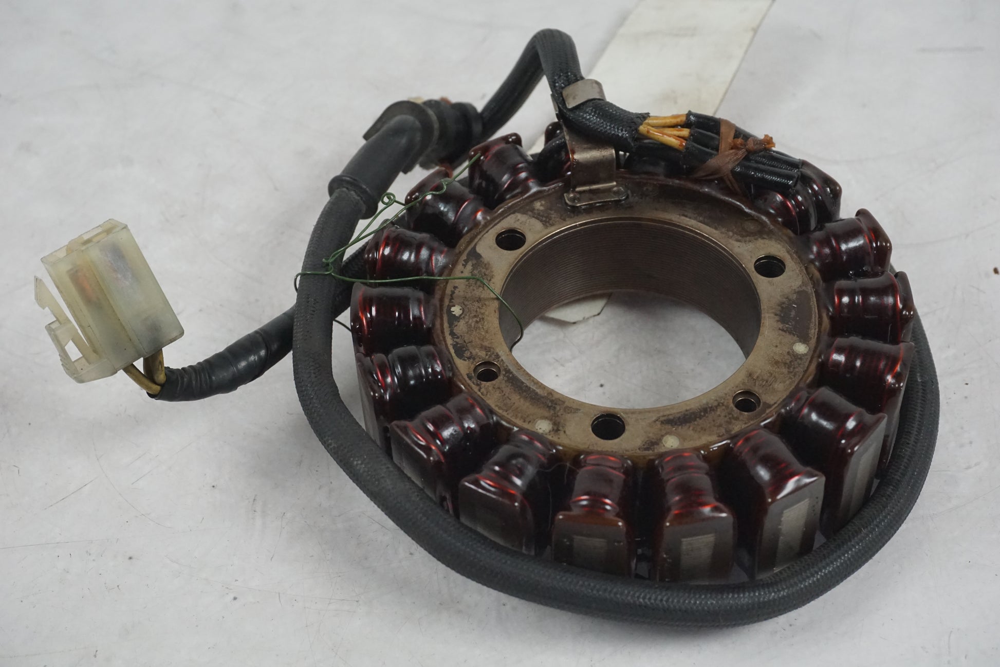 Vänster sida på Generator från en Honda VTR 1000 F -1997 motorcykel.