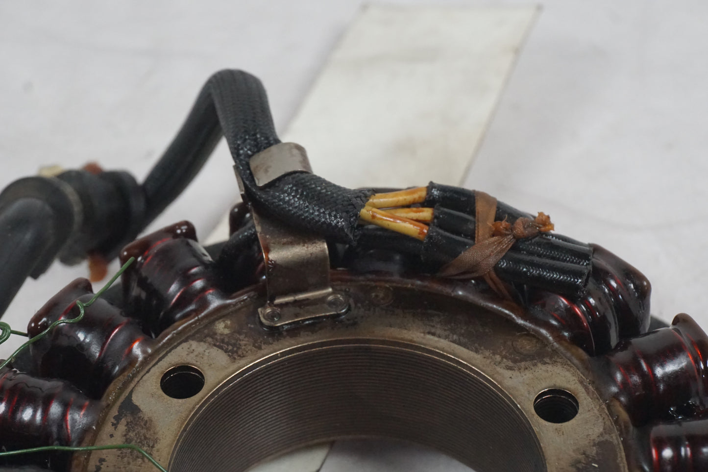 Snett uppifrån på Generator från en Honda VTR 1000 F -1997 motorcykel.