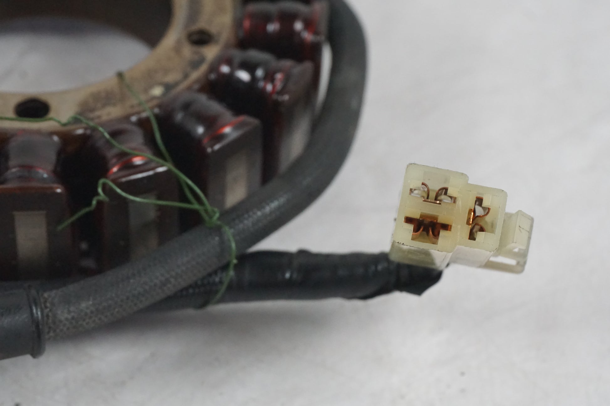 Snett nerifrån på Generator från en Honda VTR 1000 F -1997 motorcykel.