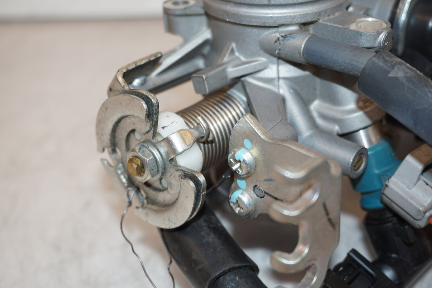 Extrabild4 på Spjällhus från en Yamaha MT-07 Tracer -2016 motorcykel.