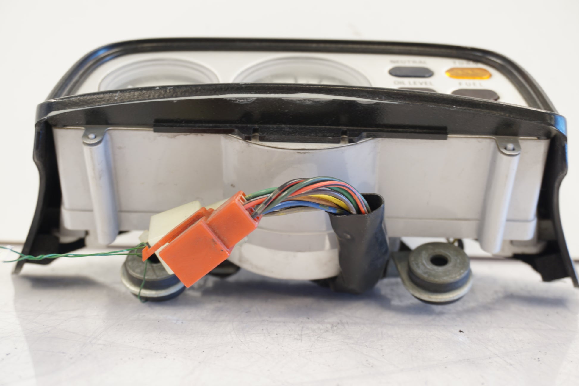 Baksidan på Instrumentkonsoll från en Yamaha V-MAX 1200 -2001 motorcykel.