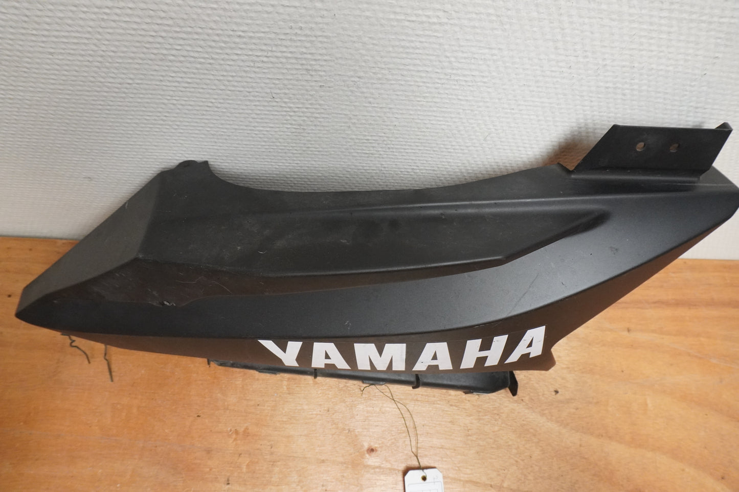 Baksidan på Magkåpa från en Yamaha YZF-R 125 -2009 motorcykel.