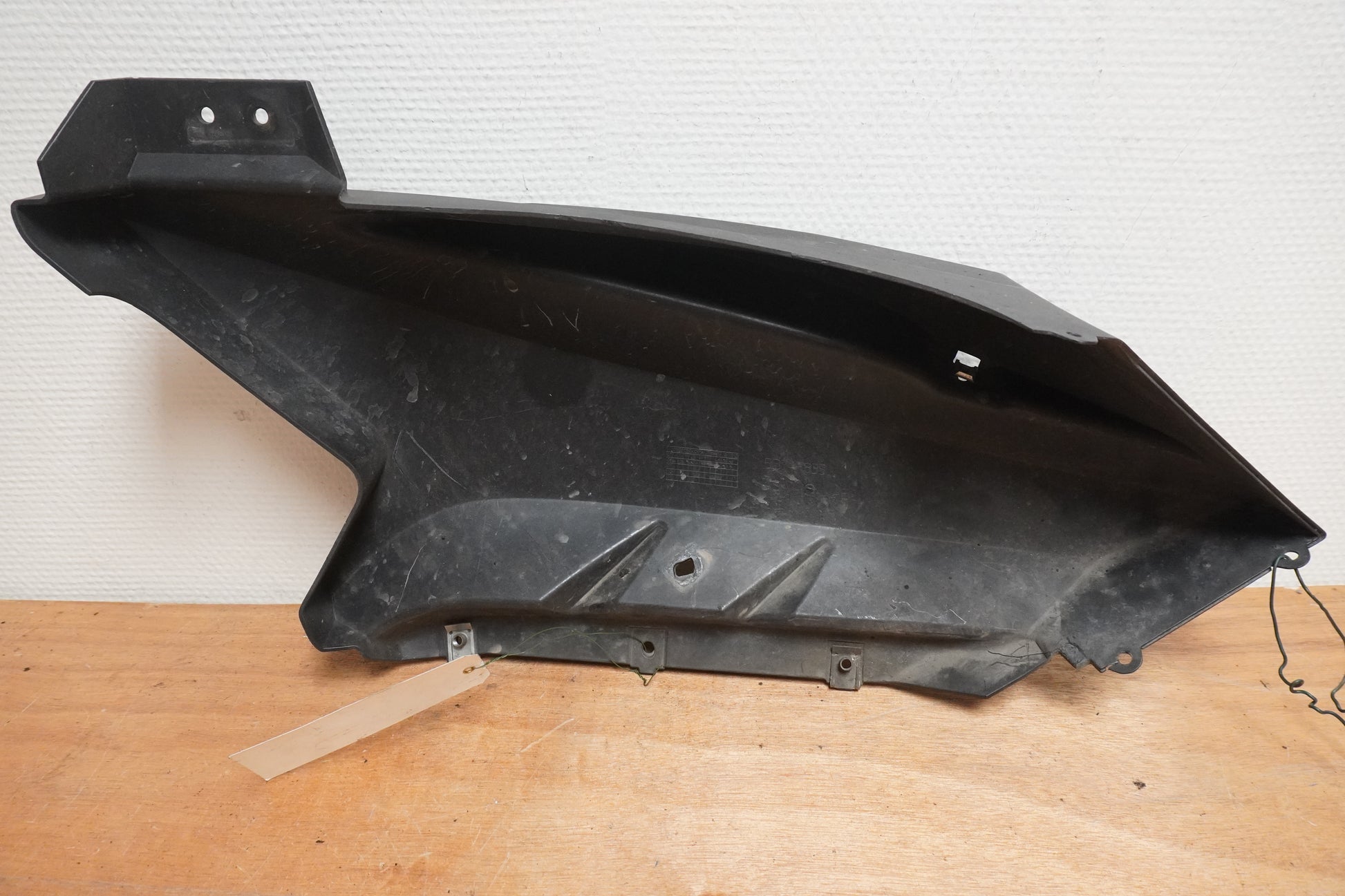 Höger sida på Magkåpa från en Yamaha YZF-R 125 -2009 motorcykel.