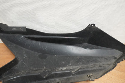 Vänster sida på Magkåpa från en Yamaha YZF-R 125 -2009 motorcykel.