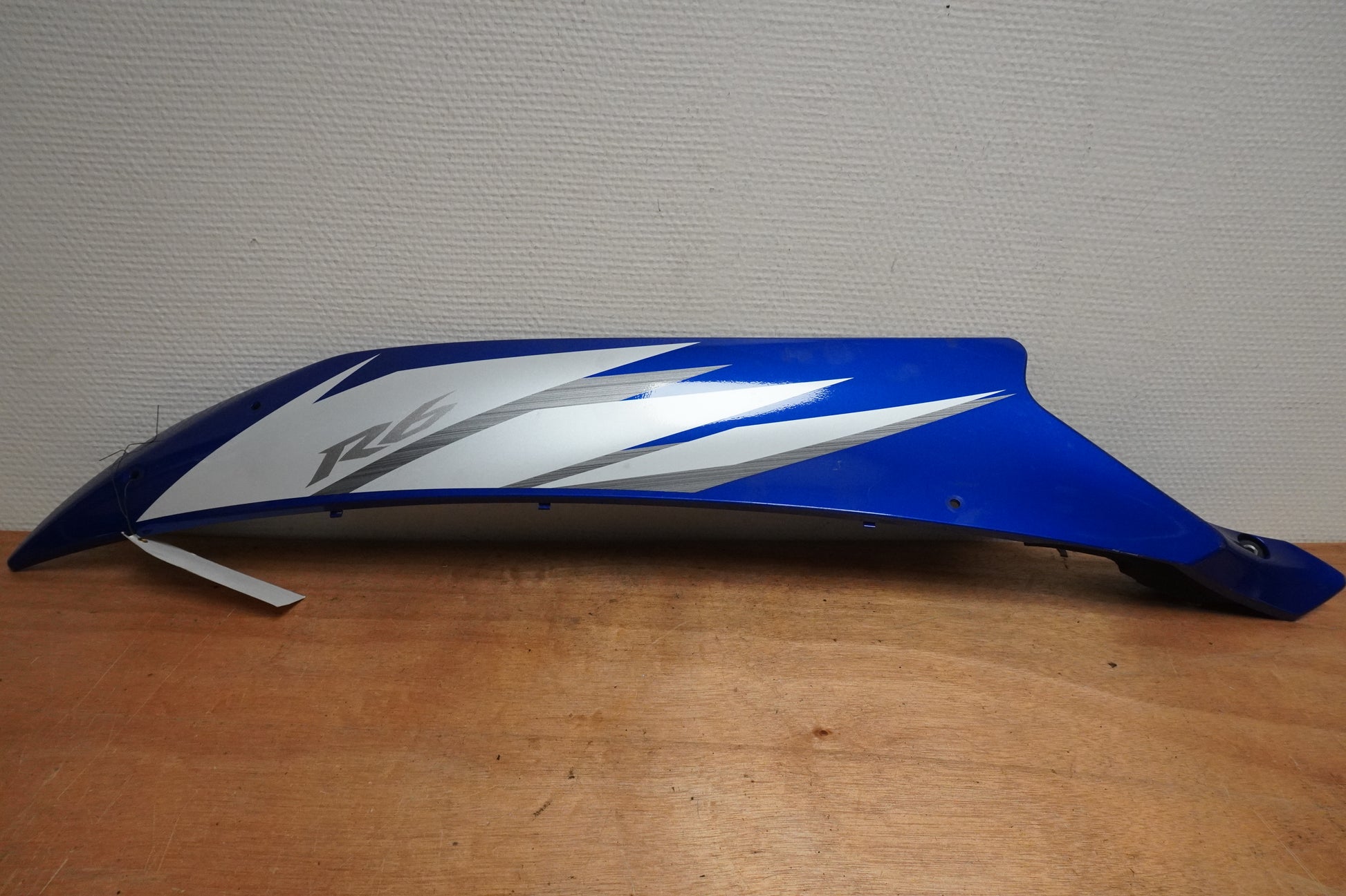 Framsidan på Sidkåpa från en Yamaha YZF R6 -2006 motorcykel.