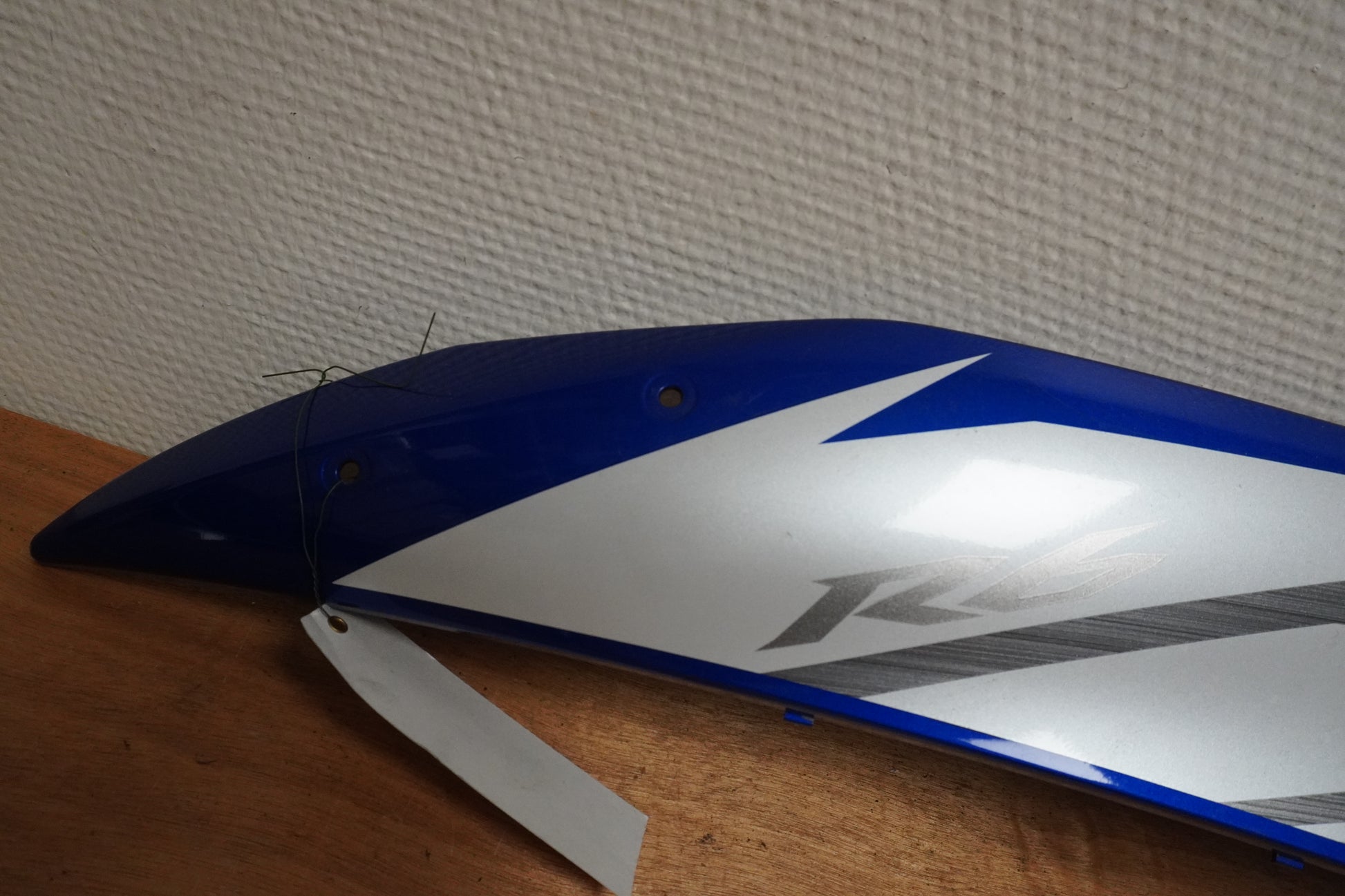 Baksidan på Sidkåpa från en Yamaha YZF R6 -2006 motorcykel.