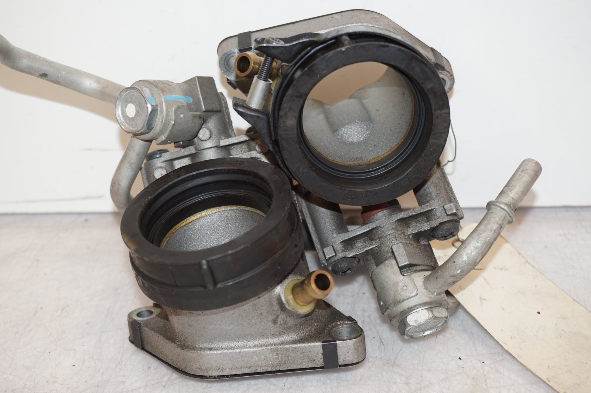 Baksidan på Spjällhus från en Yamaha MT-01 -2009 motorcykel.