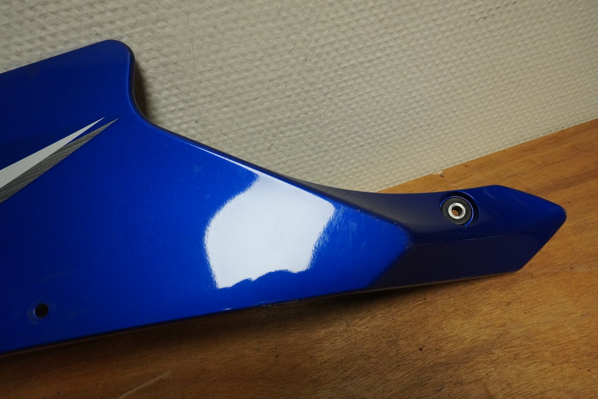 Höger sida på Sidkåpa från en Yamaha YZF R6 -2006 motorcykel.