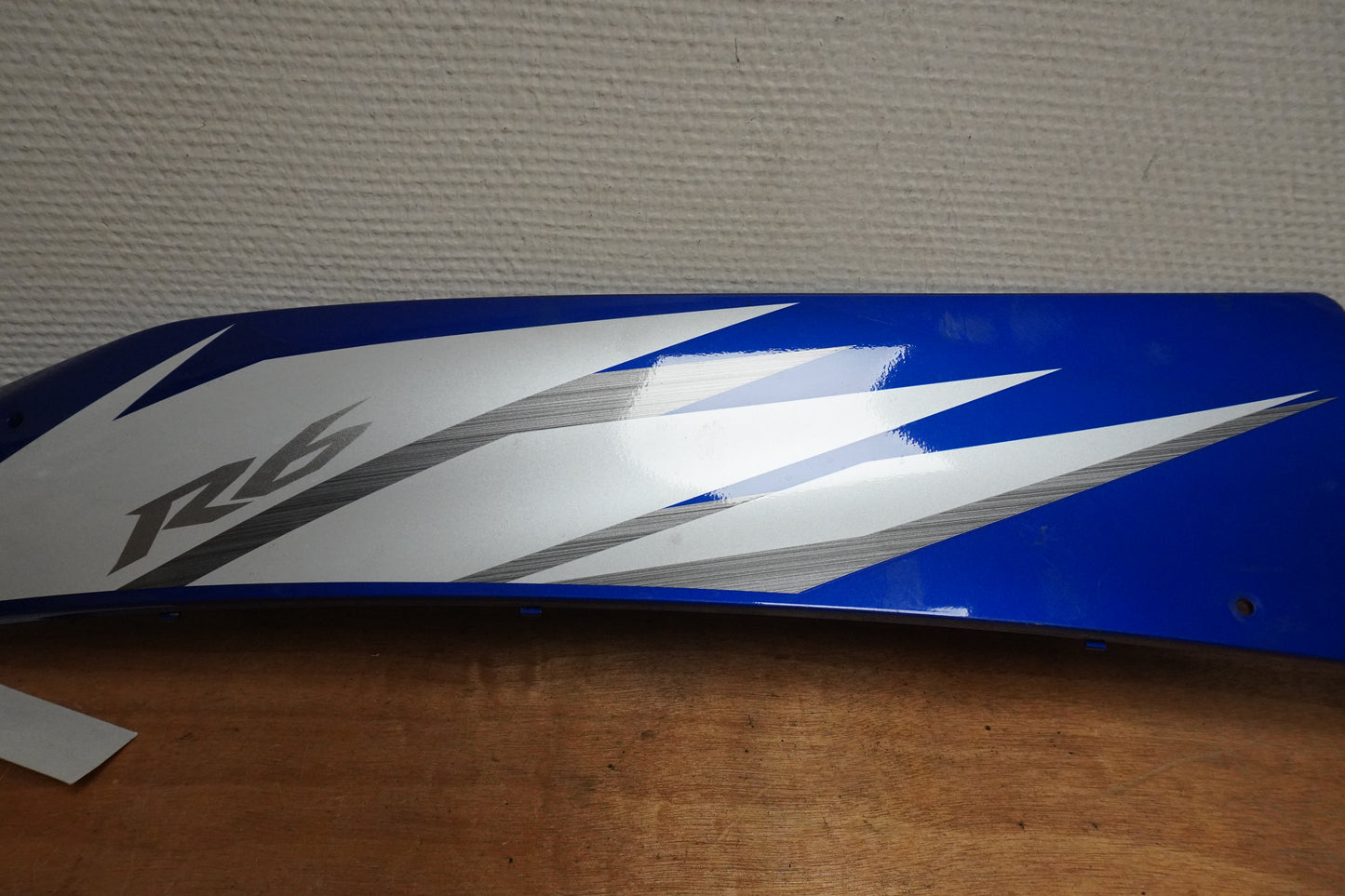 Vänster sida på Sidkåpa från en Yamaha YZF R6 -2006 motorcykel.