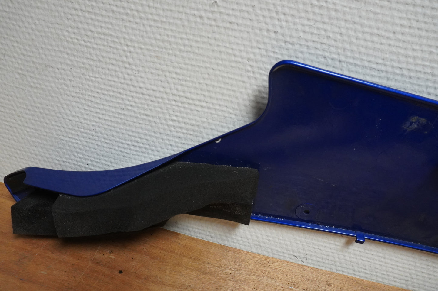 Snett uppifrån på Sidkåpa från en Yamaha YZF R6 -2006 motorcykel.