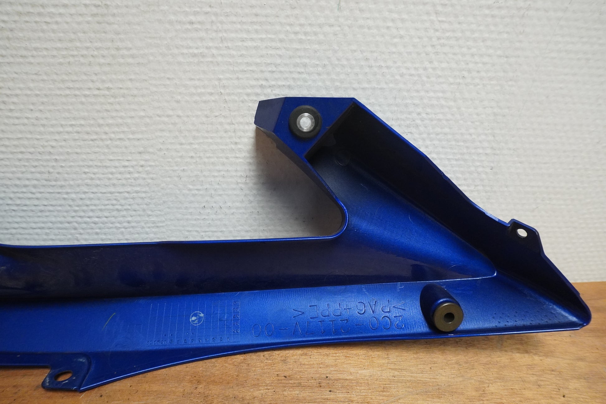 Extrabild5 på Sidkåpa från en Yamaha YZF R6 -2006 motorcykel.