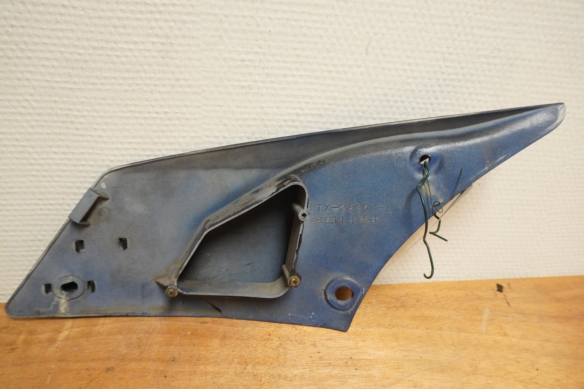 Höger sida på Sidkåpa från en Yamaha FJ 1200 -1986 motorcykel.