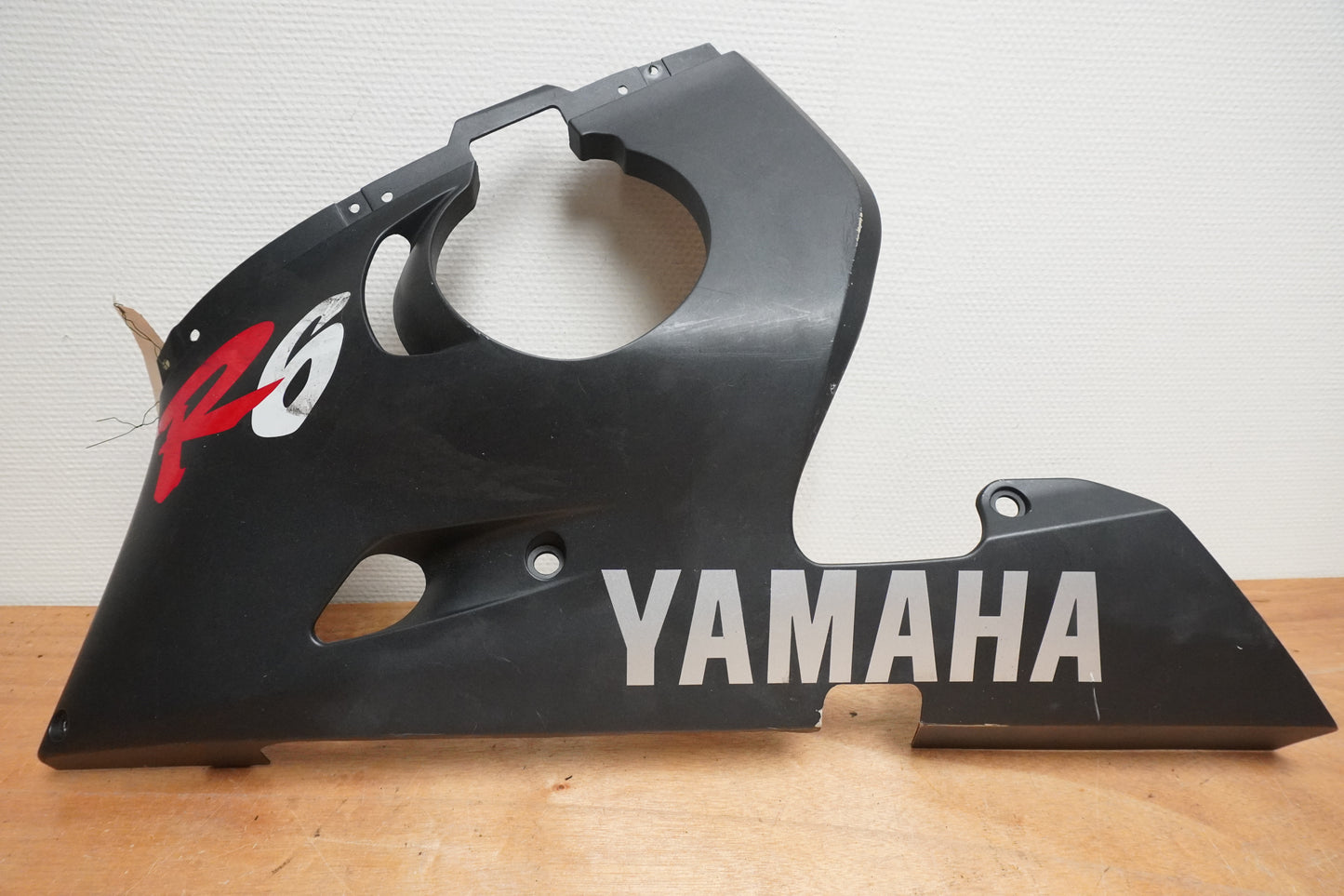 Framsidan på Magkåpa från en Yamaha YZF R6 -1999 motorcykel.