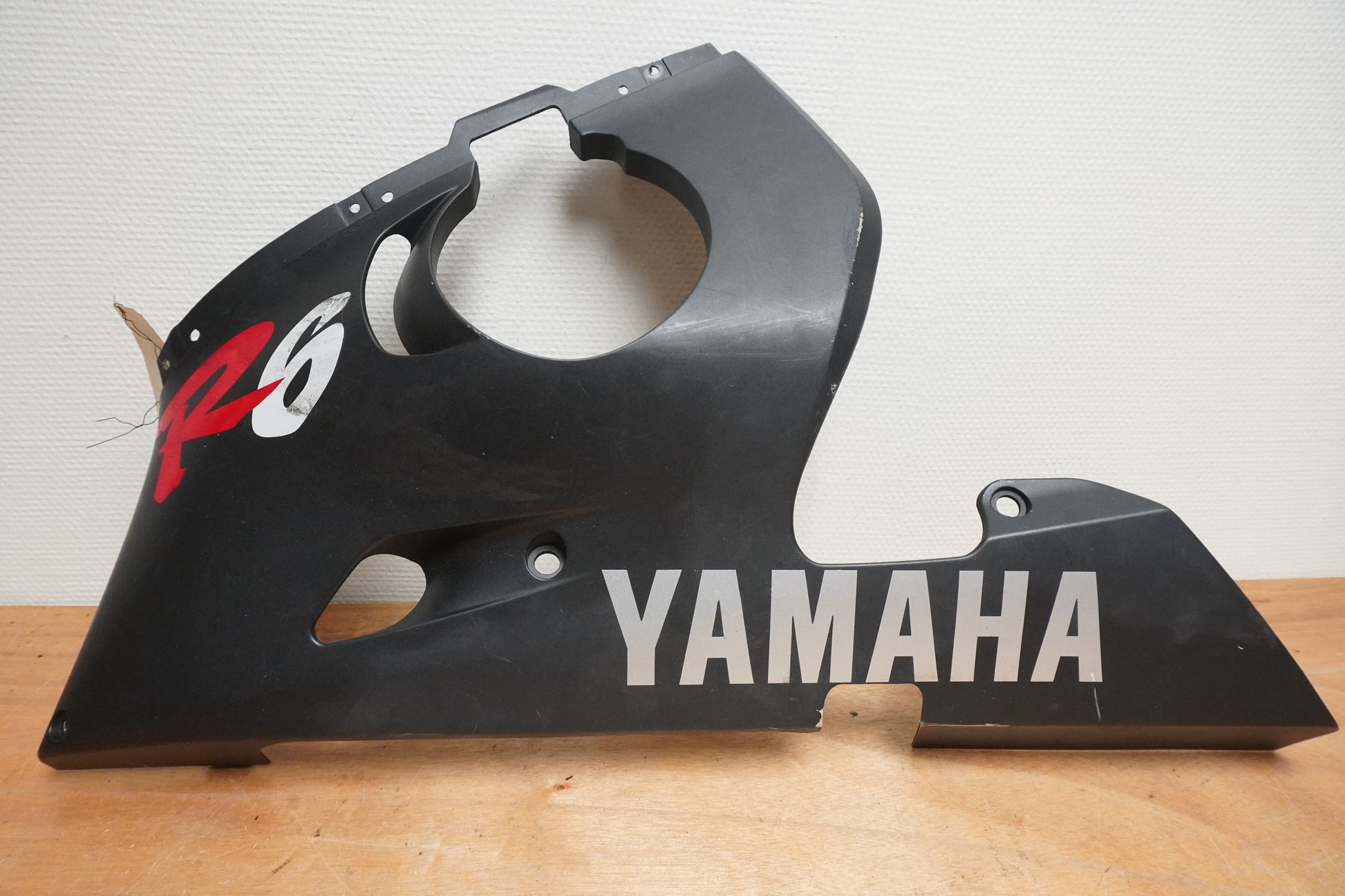 Framsidan på Magkåpa från en Yamaha YZF R6 -1999 motorcykel.
