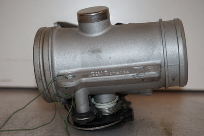 Höger sida på Spjällhus från en BMW R 1200 R -2007 motorcykel.