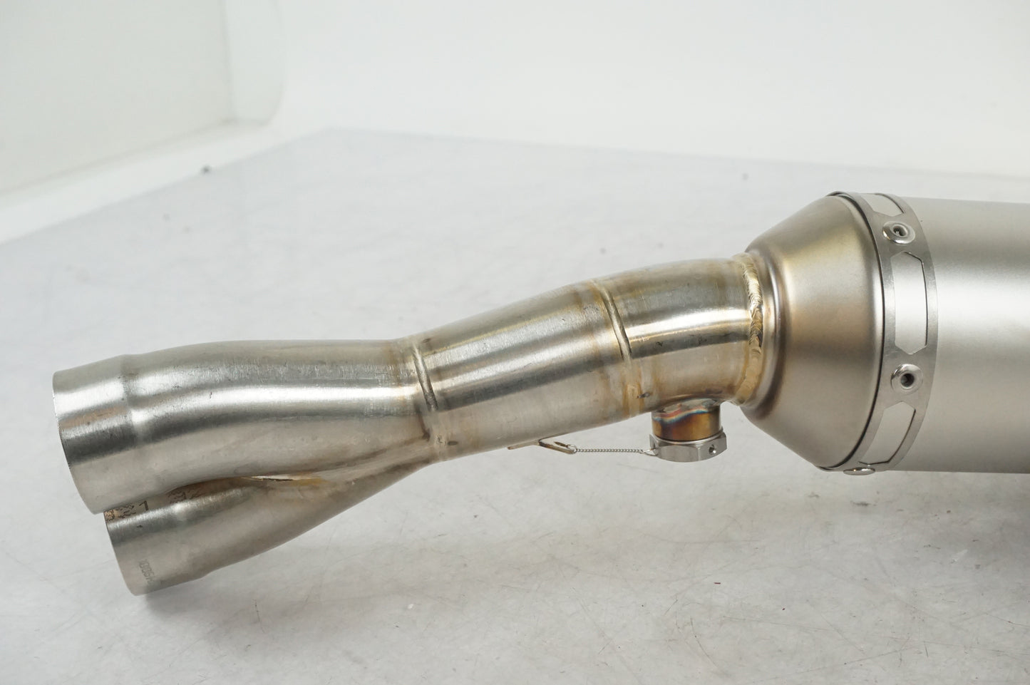 Sistema di scarico sportivo