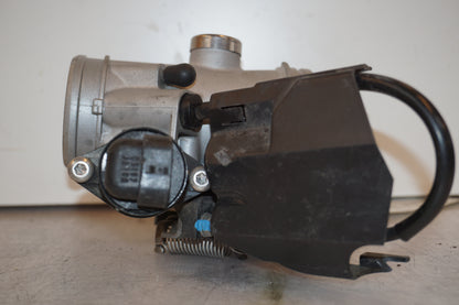 Snett uppifrån på Spjällhus från en BMW R 1200 R -2007 motorcykel.