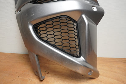 Framsidan på Sidkåpa från en Yamaha XT 1200 Z -2011 motorcykel.