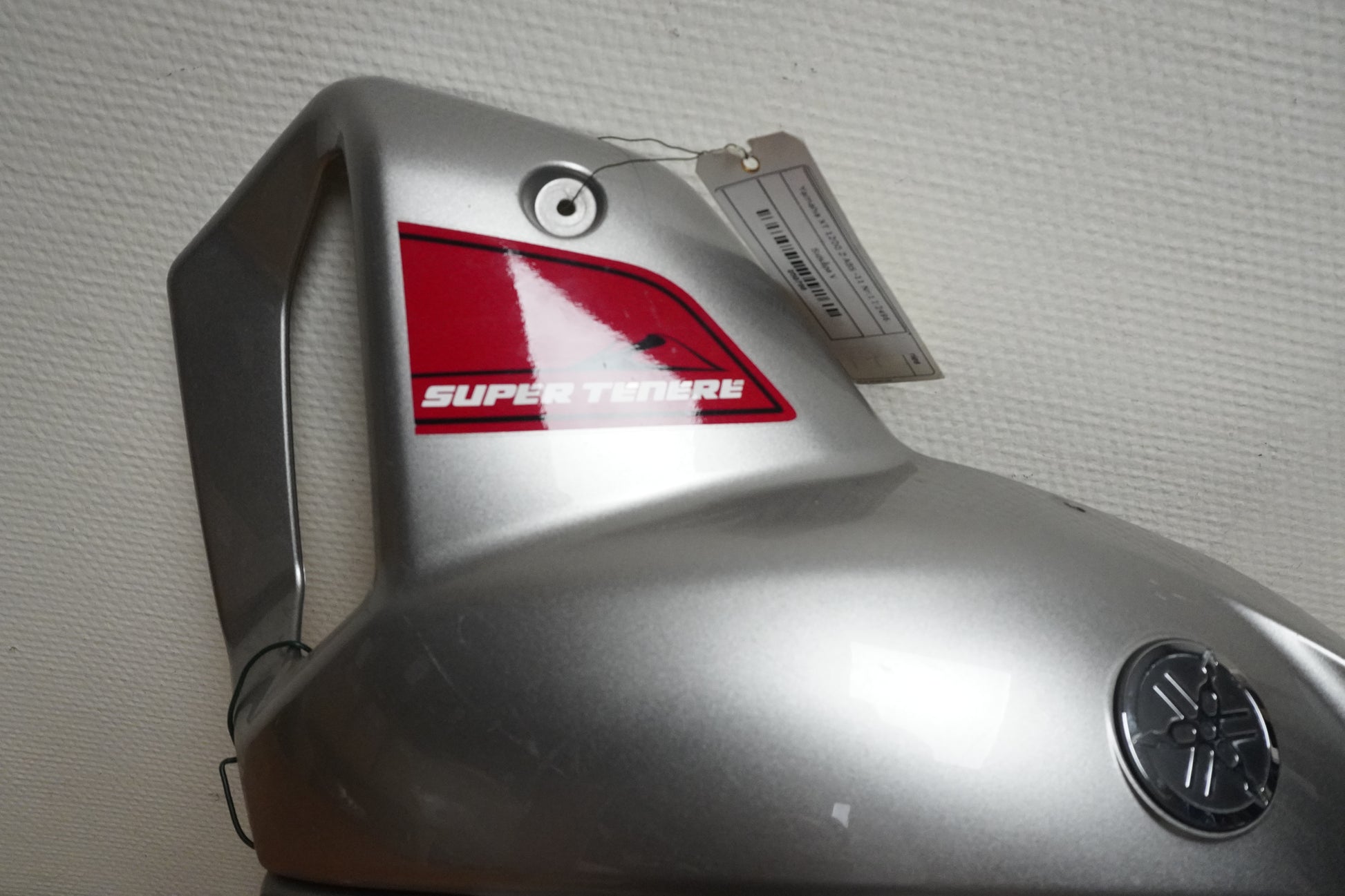 Höger sida på Sidkåpa från en Yamaha XT 1200 Z -2011 motorcykel.