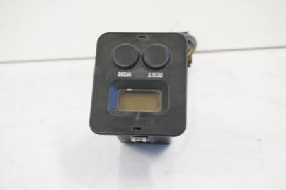 Vänster sida på Färddator från en BMW K 1200 LT -2000 motorcykel.