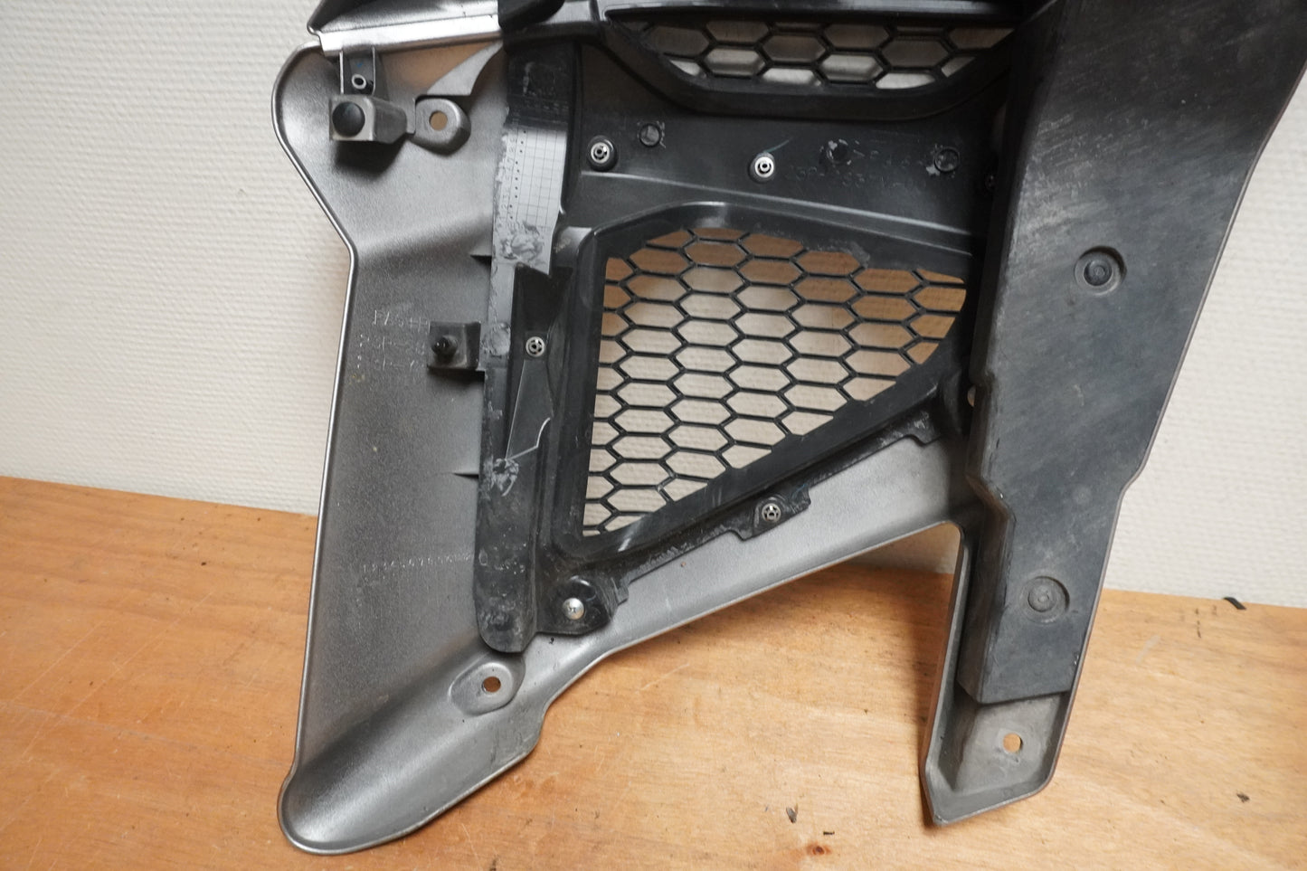 Extrabild2 på Sidkåpa från en Yamaha XT 1200 Z -2011 motorcykel.