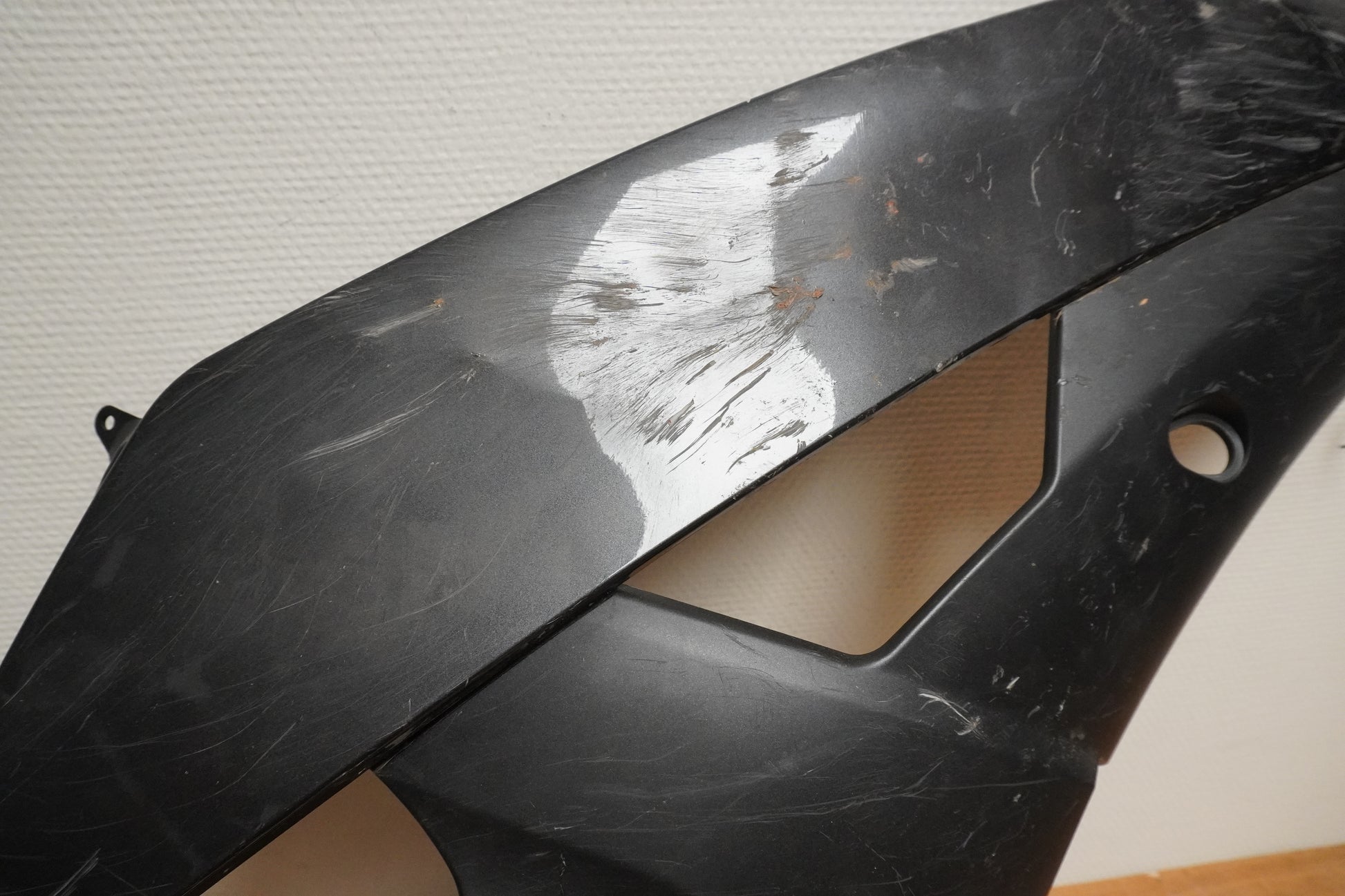 Höger sida på Sidkåpa från en Yamaha YZF R6 -2008 motorcykel.