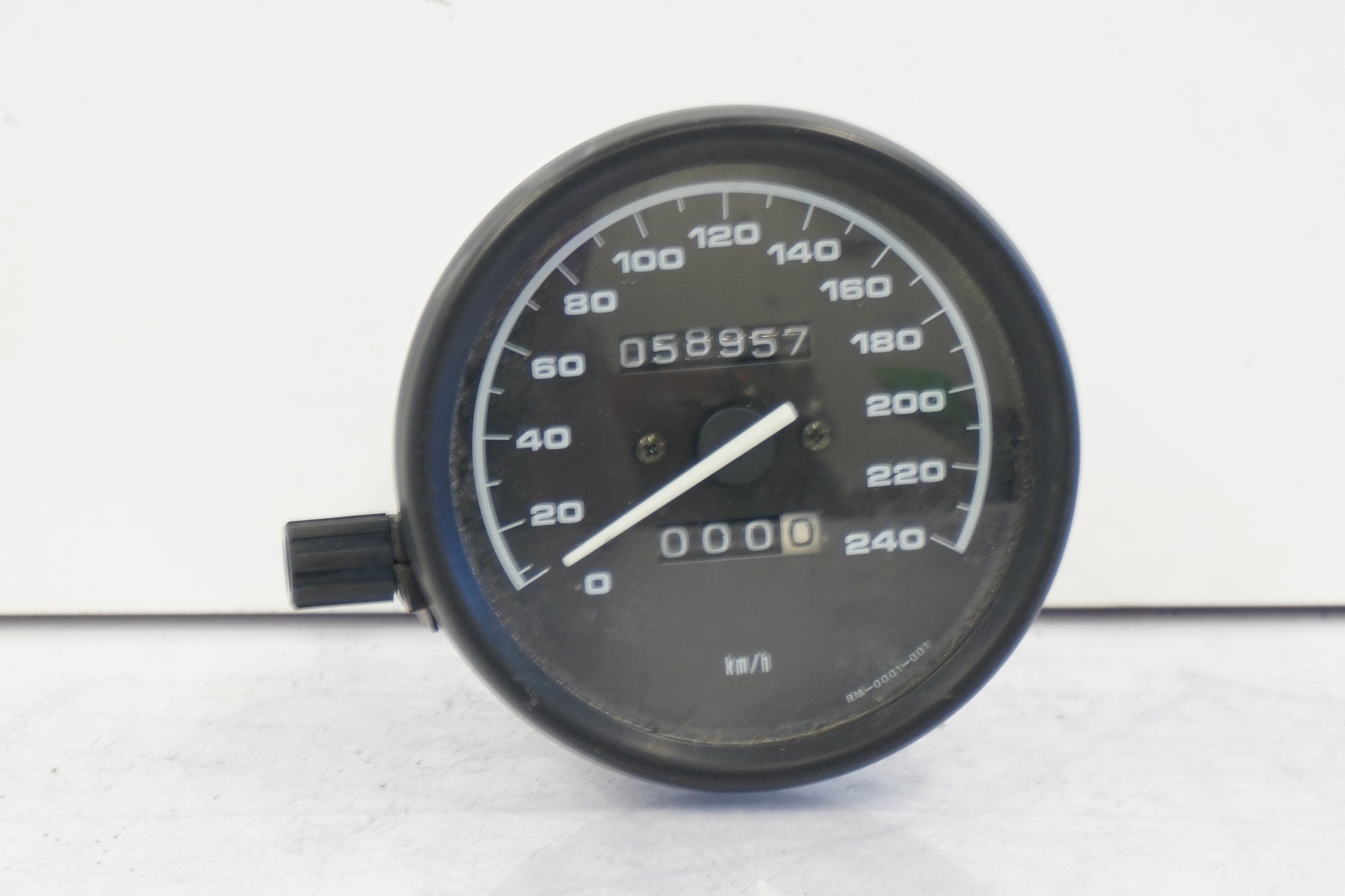 Framsidan på Hastighetsmätare från en BMW R 1100 GS -1998 motorcykel.